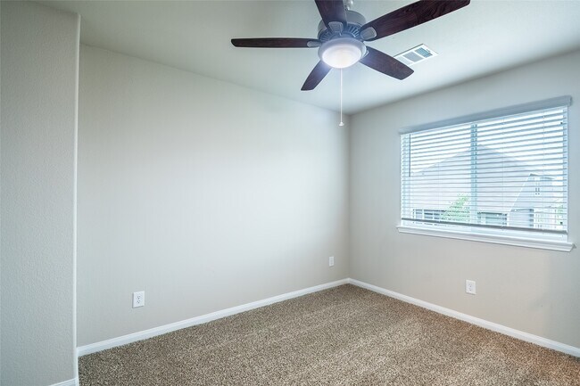 Building Photo - 3707 Cub Dr