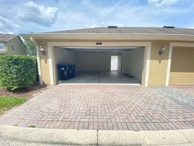 Building Photo - 12856 Salomon Cove Dr