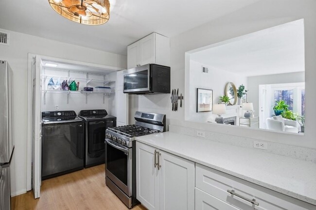 Building Photo - 1407 Vicksburg Pl