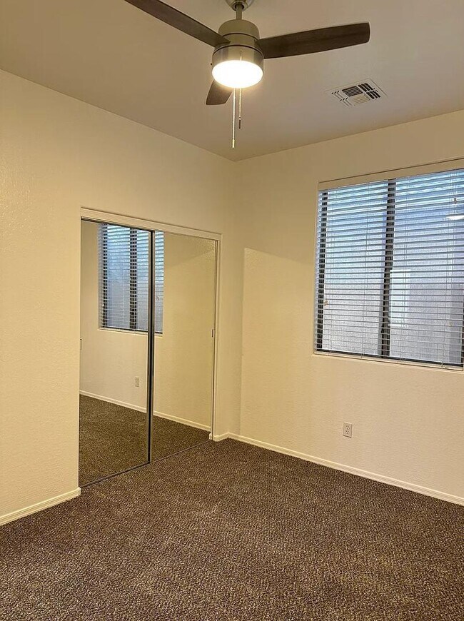 Building Photo - 7706 S 24th Dr