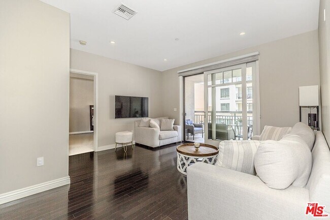 Building Photo - 376 Caruso Ave