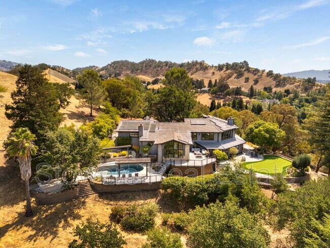 Building Photo - 357 La Casa Via