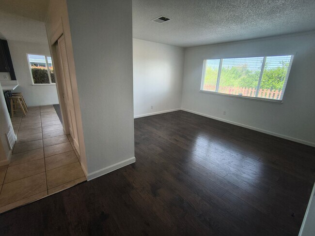 Building Photo - 3BED/2BATH Single Family Home Located in Desirable San Pablo, Ca. With Beautiful Ocean Front View!!
