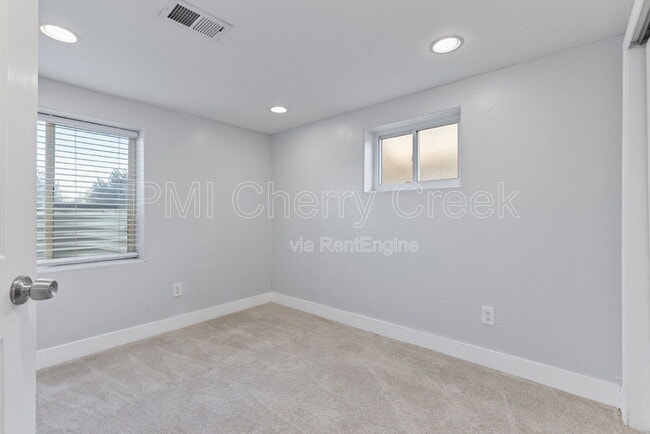 Building Photo - 1010 Newton St