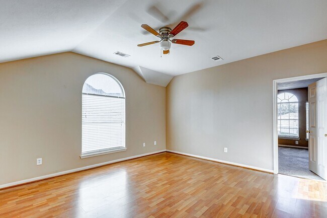 Building Photo - Discover the epitome of suburban living in this exquisite home, nestled on a peaceful cul-de-sac ...