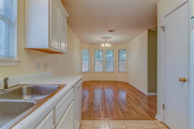 Building Photo - 109 Azalea Dr