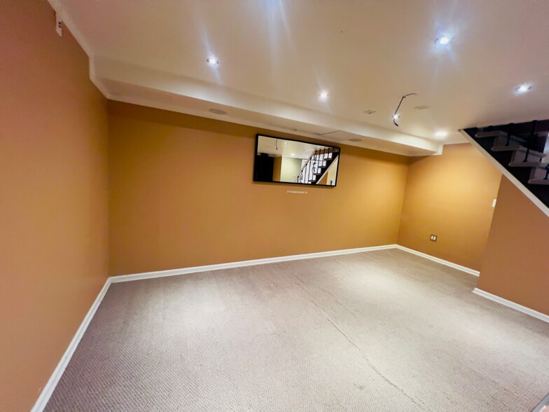 Building Photo - 325 Hampden Rd