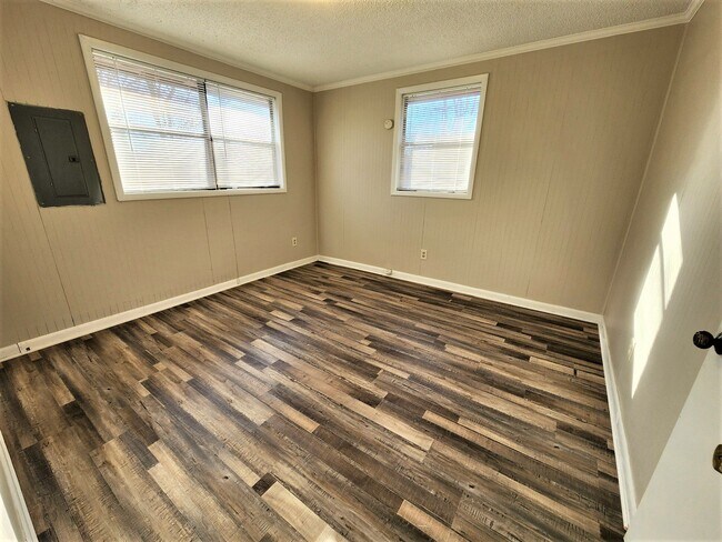 Building Photo - Location, Location, Location!! Remodeled 2BR/1BA duplex unit in East Nashville