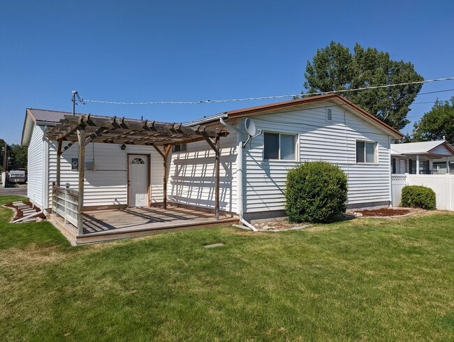 Building Photo - Charming 3 bedroom 1 bath home in Rexburg!