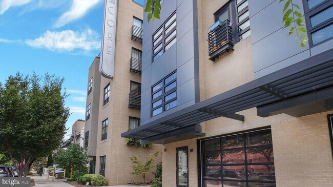 Building Photo - 1111 Orren St NE