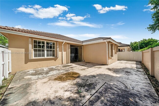 Building Photo - 15470 SW 41st Terrace