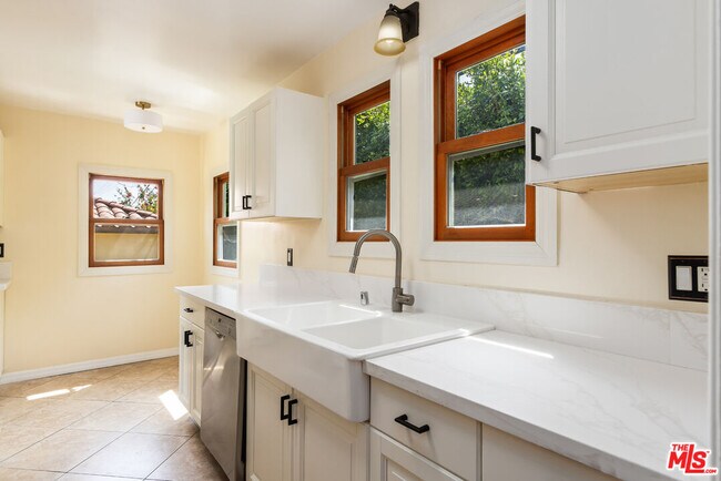 Building Photo - 1974 Preuss Rd