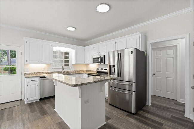 Building Photo - 1009 Pinemont Dr