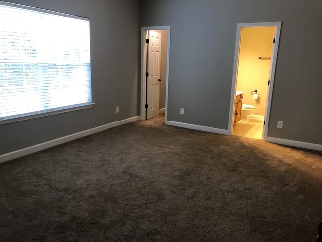 Building Photo - Waxhaw Location!