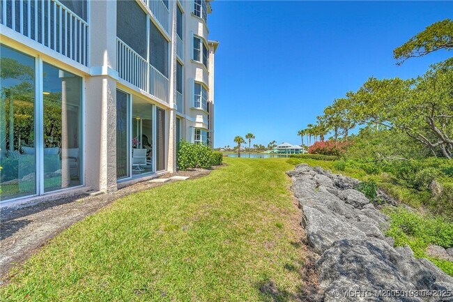 Building Photo - 5799 NE Island Cove Way