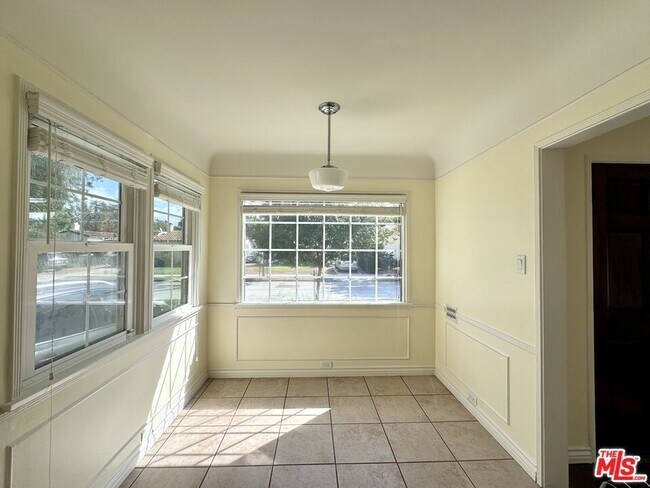 Building Photo - 4229 Sutro Ave