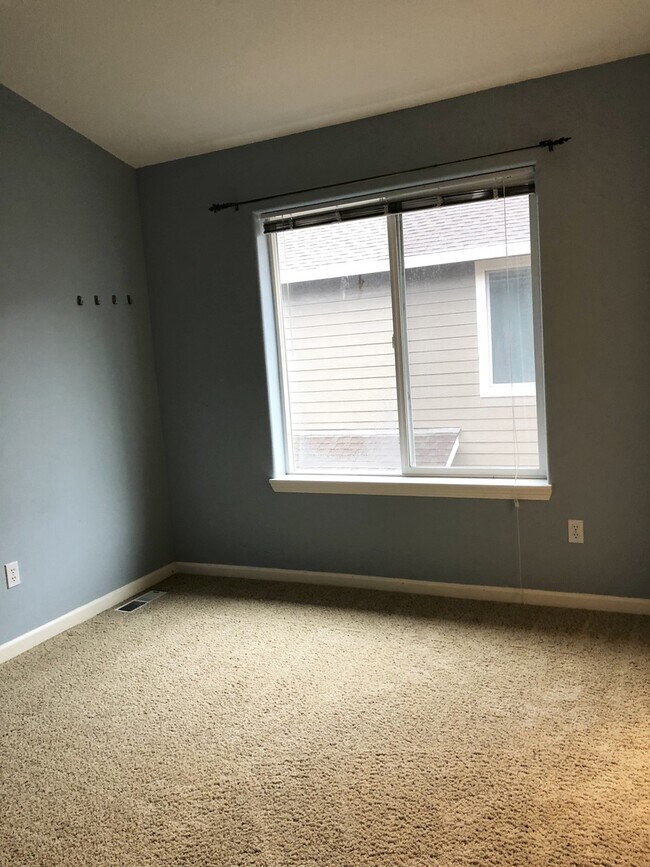 Building Photo - Beautiful 3 Bed + Bonus Room, 2.5 Bath Home!