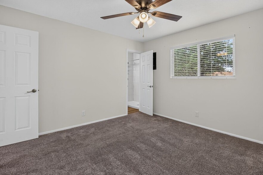 Building Photo - 10501 Delicado Pl NE