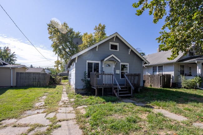 Building Photo - Spacious 2 bedroom/1 bathroom House in Council Bluffs, IA