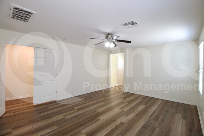 Building Photo - 139 E Bluejay Dr