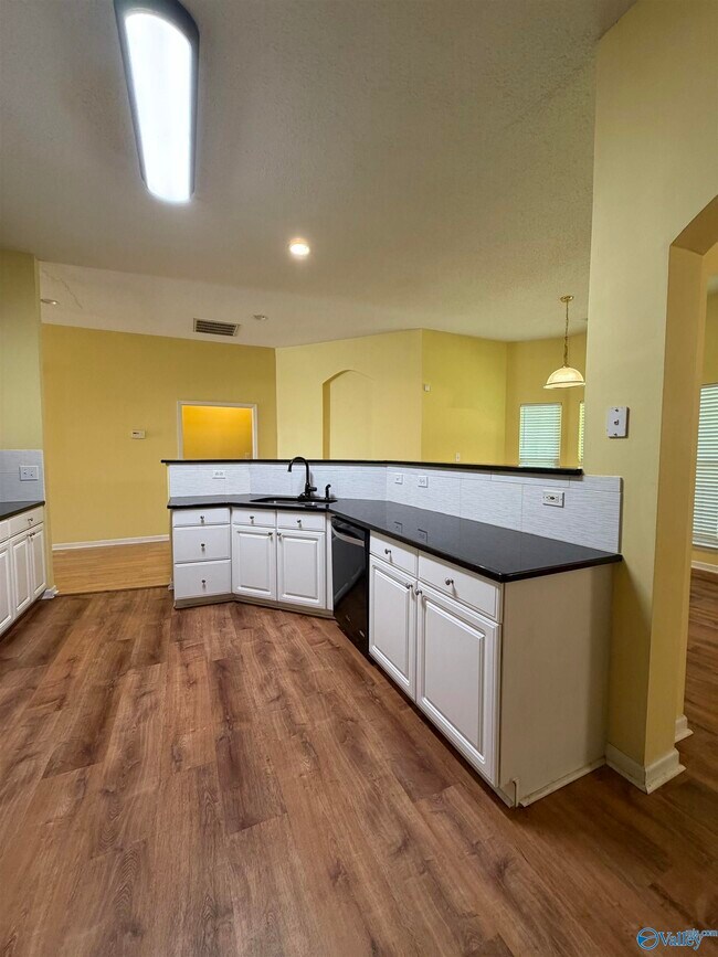 Building Photo - 216 Horseshoe Bend S