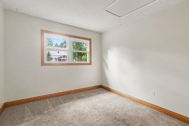 Building Photo - 136 Brookside Ave