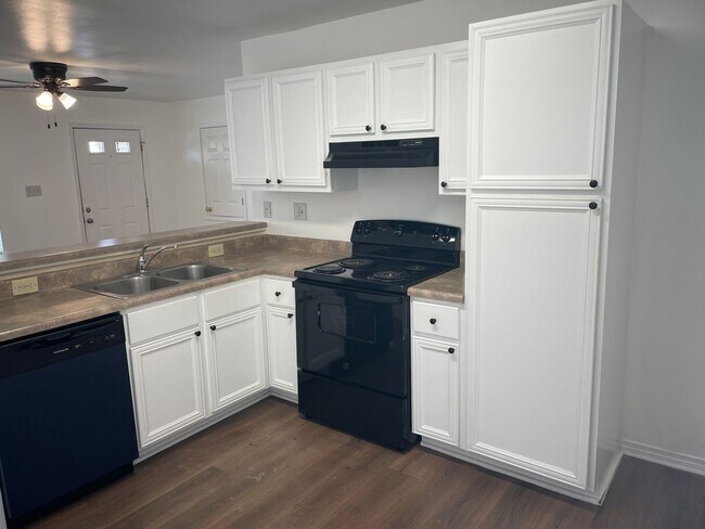 Building Photo - 3013 Palmetto St
