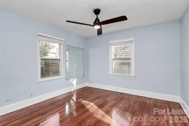 Building Photo - 1105 Brookhurst Dr