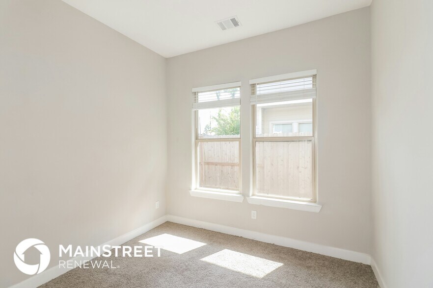 Building Photo - 5116 Royal Heath Dr