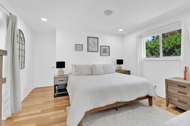 Building Photo - 798 E Boca Raton Rd