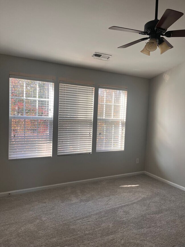 Building Photo - Spacious 2BR/3BA Townhome in Rennaisance Park near Downtown Raleigh