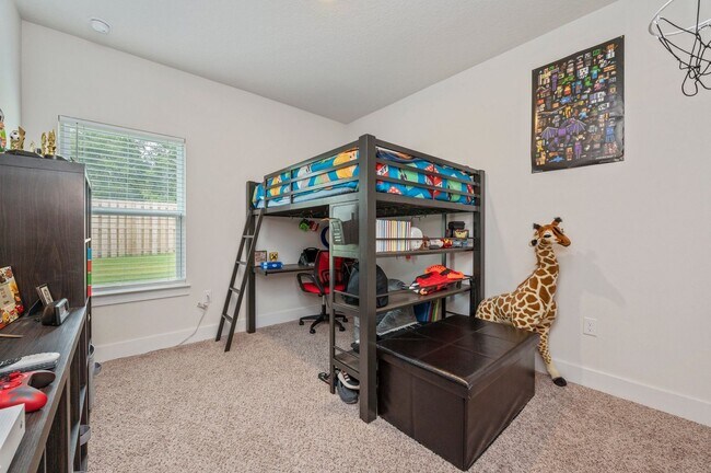 Building Photo - Stunning 4 Bedroom, 3 Bath Home in Shoal R...
