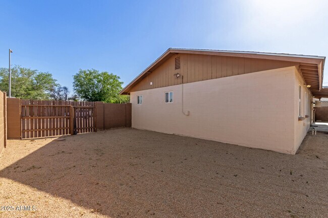 Building Photo - 1002 W Villa Rita Dr