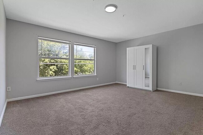 Building Photo - 5720 Wharton Dr
