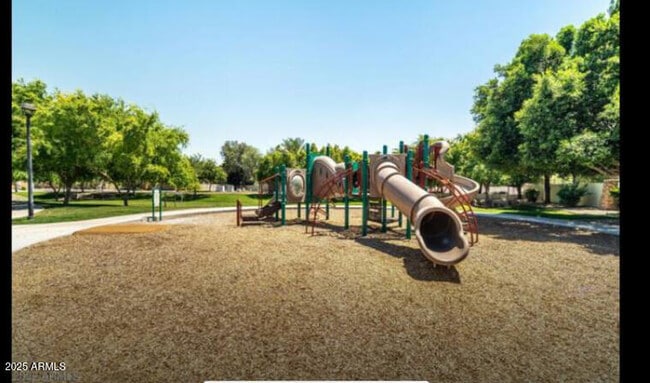 Building Photo - 1367 S Country Club Dr