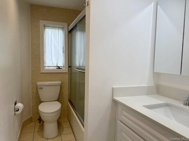 Building Photo - 5 Hall Ave