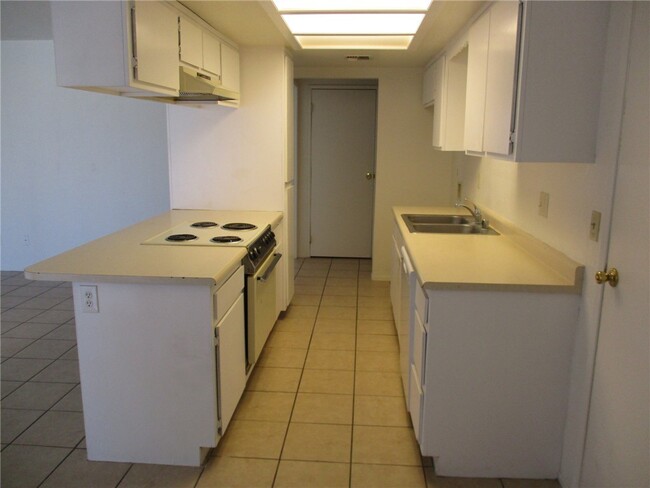 Building Photo - 5090 La Calzada Rd