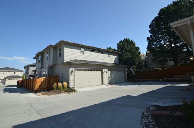 Building Photo - 3 bd/2.5 ba Townhome!