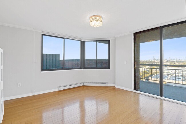Building Photo - 1209 Harmon Cove Tower
