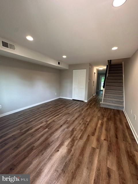 Building Photo - 602 Valley Dr