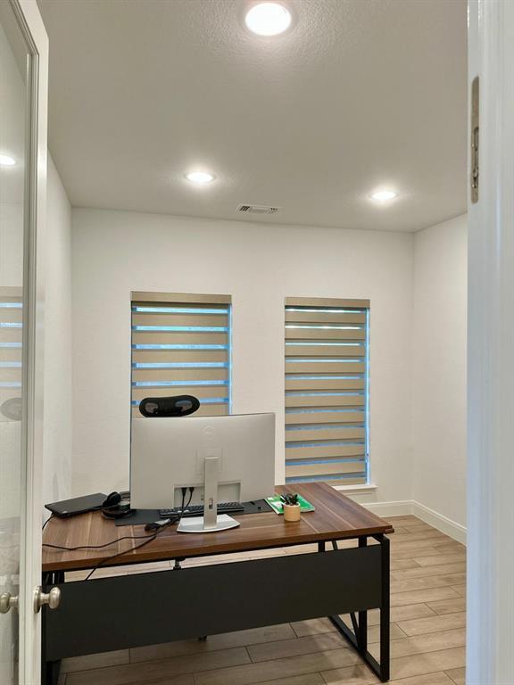 Building Photo - 1113 Scenic Grn Lp