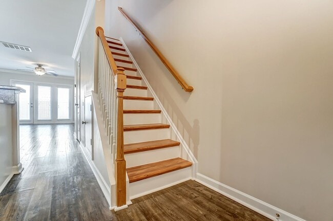 Building Photo - Charming Townhome in Sought-After Williams...