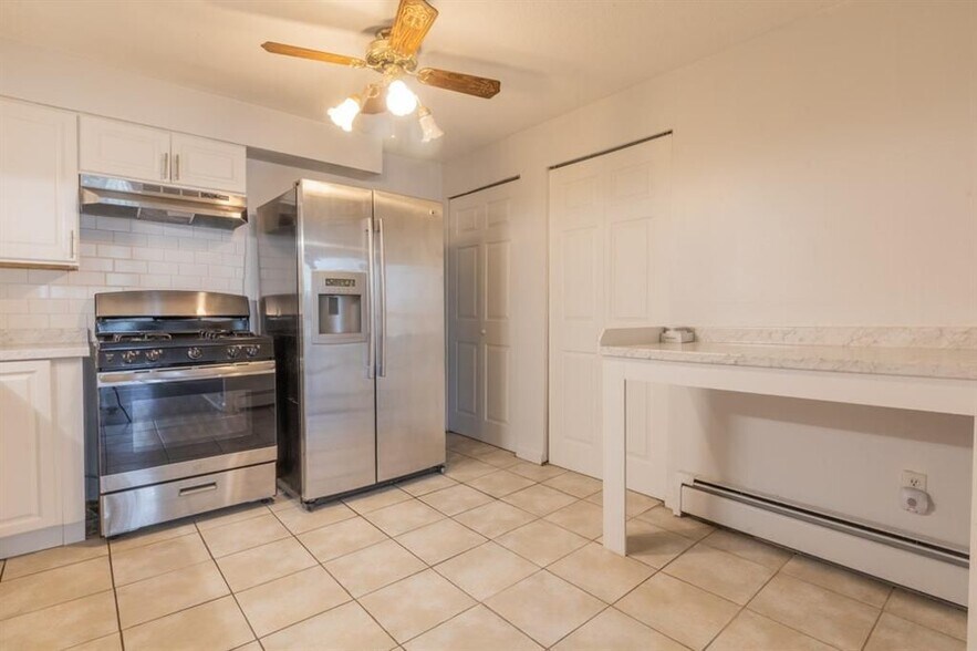 Building Photo - 10 Josephine St