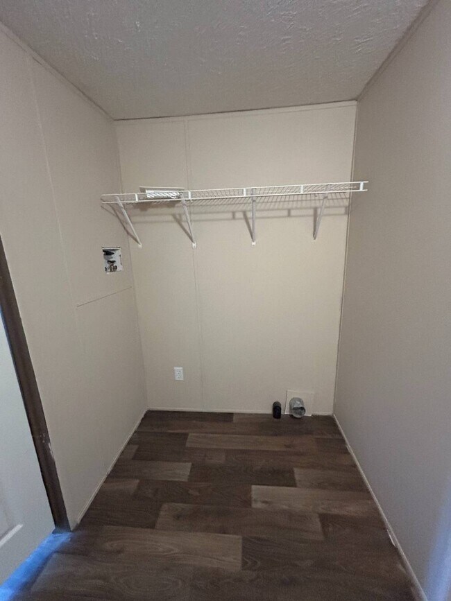 Building Photo - 302 Autumn Ln