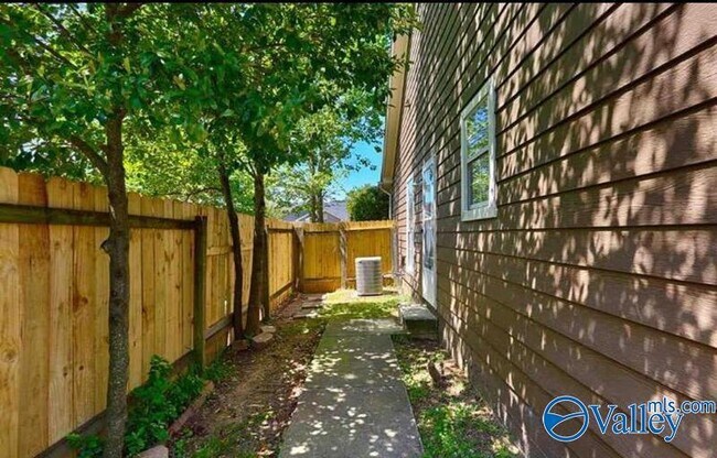 Building Photo - 111 Bentworth Ln