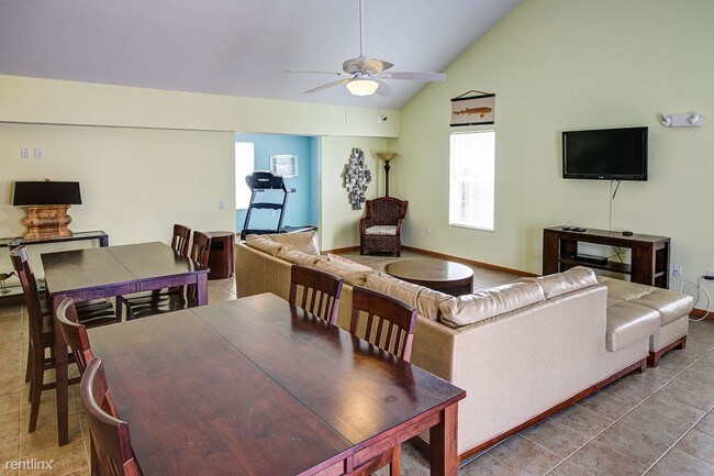 Building Photo - 4 br, 2.5 bath House - Oak Hollow