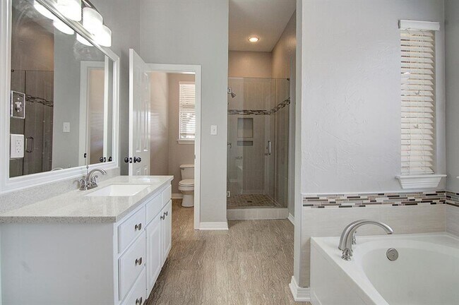 Building Photo - 4204 Lorimar Dr