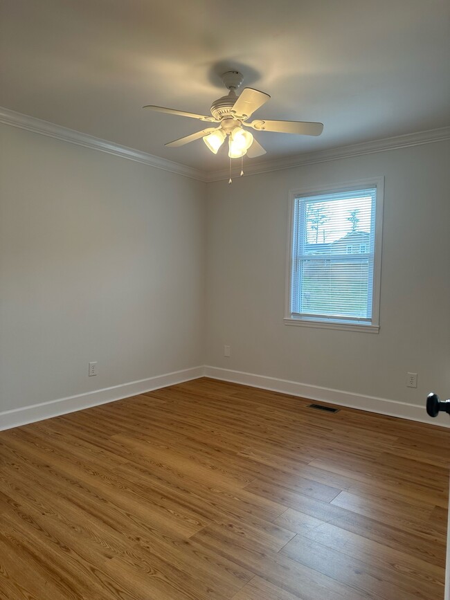 Building Photo - 5149 Honeysuckle Ln S