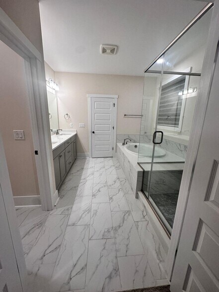 Building Photo - 113 Crested Coral Dr