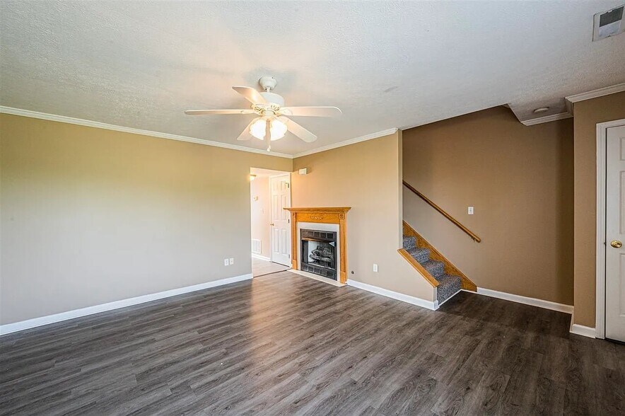 Building Photo - 126 Candle Ct